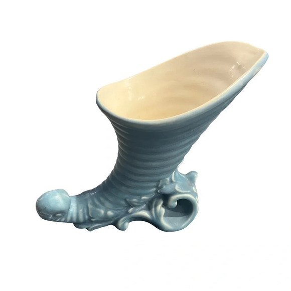 Vintage 1940s American Pottery Blue Cornucopia Vase - Picture 3 of 6